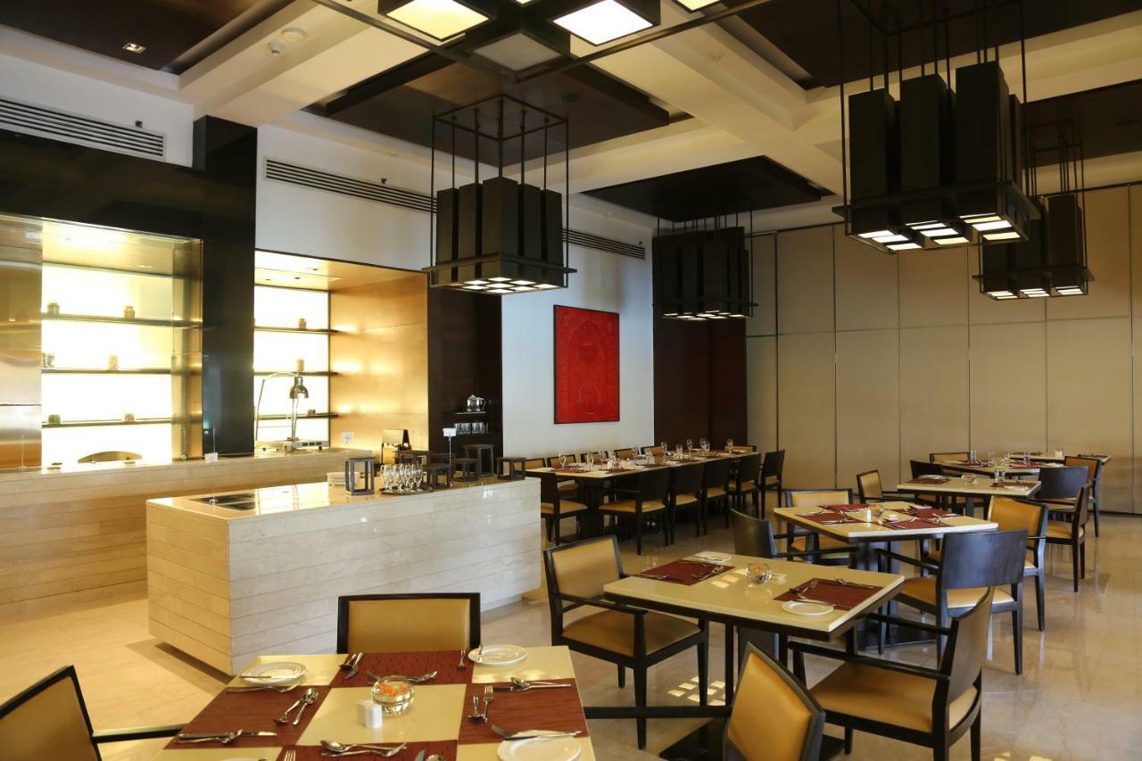 Trident Agra Hotell Agra  Eksteriør bilde The restaurant