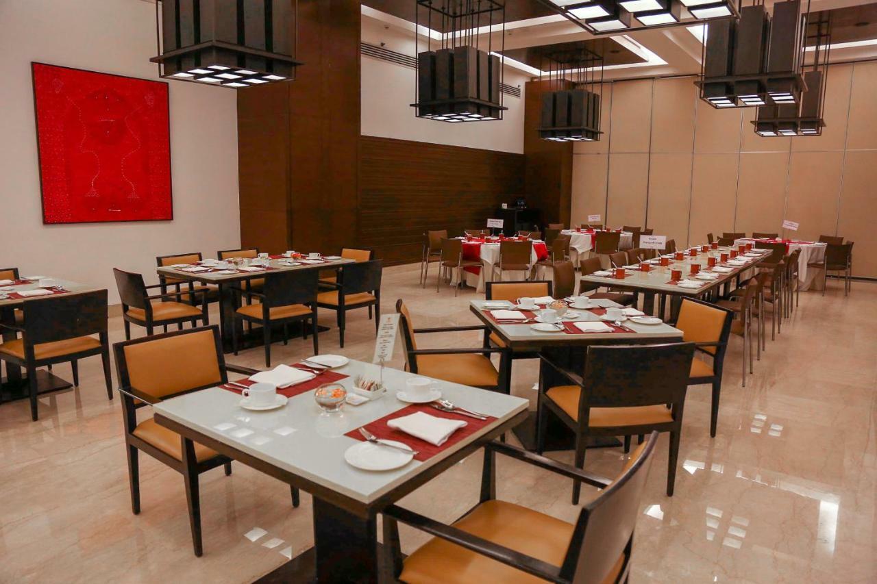 Trident Agra Hotell Agra  Eksteriør bilde The restaurant