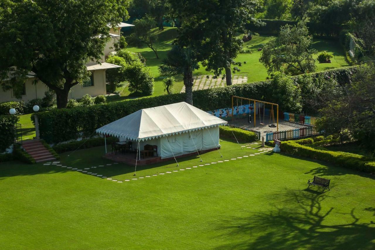 Trident Agra Hotell Agra  Eksteriør bilde The lawns of the Taj Bengal