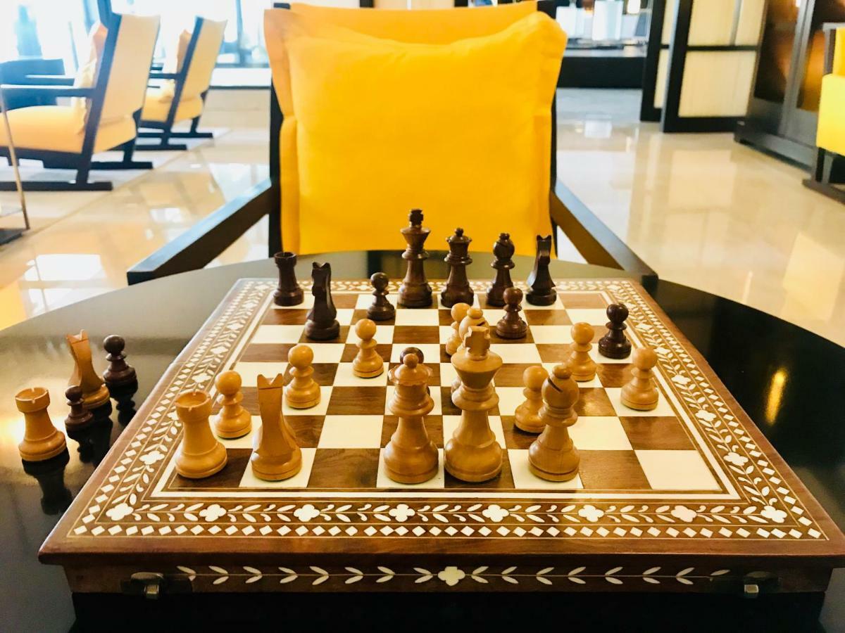 Trident Agra Hotell Agra  Eksteriør bilde A chess board