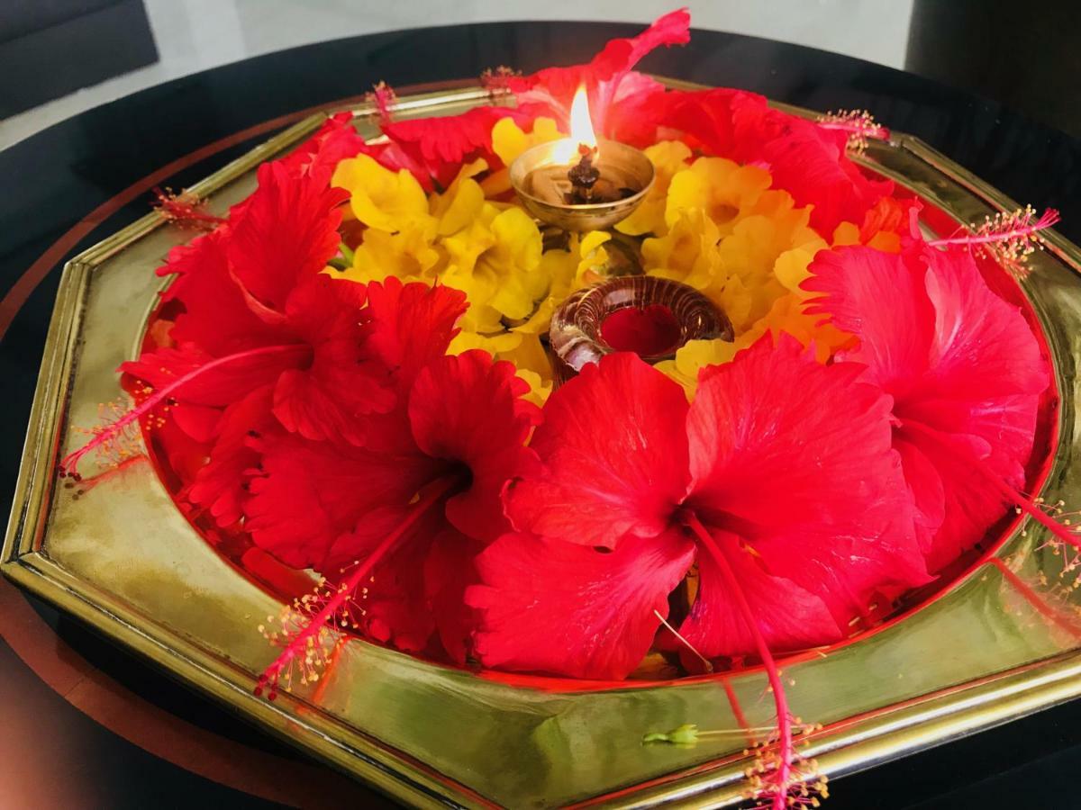 Trident Agra Hotell Agra  Eksteriør bilde A thali for the Hindu festival of Diwali