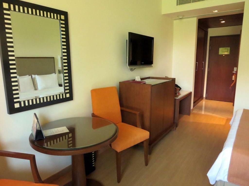 Trident Agra Hotell Agra  Eksteriør bilde A room at the hotel